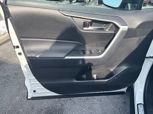 Used 2025 Toyota RAV4 XLE image 19