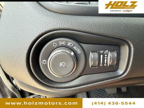 Used 2022 Jeep Renegade Limited w/ Sun, Sound & Wheels Group image 18