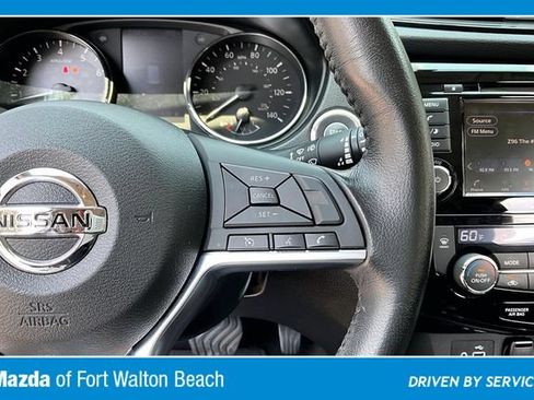Used 2018 Nissan Rogue SV FWD image 11
