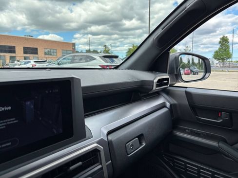 Used 2025 Toyota 4Runner SR5 RWD image 33