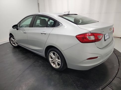 Used 2017 Chevrolet Cruze LT image 6