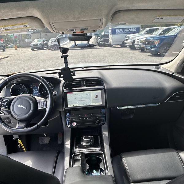 Used 2020 Jaguar F-PACE AWD/4WD image 7