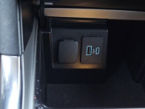 Used 2023 Ford Explorer Limited image 26