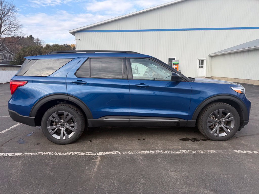 Used 2022 Ford Explorer XLT w/ Equipment Group 202A AWD/4WD image 7