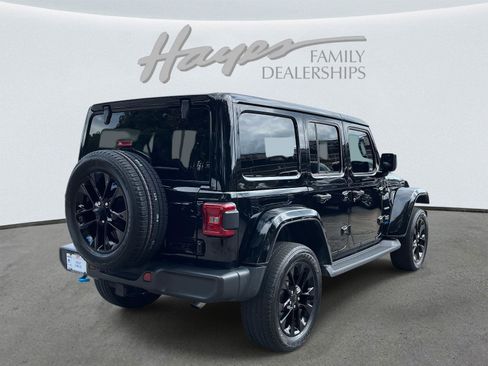 Used 2022 Jeep Wrangler Unlimited Sahara w/ Cold Weather Group image 43