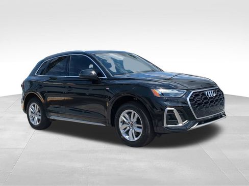 Used 2023 Audi Q5 2.0T Premium w/ Convenience Package AWD/4WD image 2