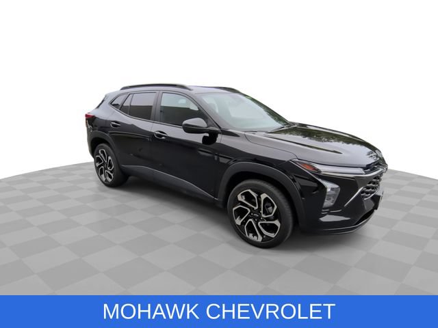 Used 2024 Chevrolet Trax RS w/ Sunroof Package FWD image 2