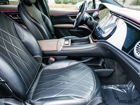 Used 2023 Mercedes-Benz EQS 580 4MATIC SUV image 17