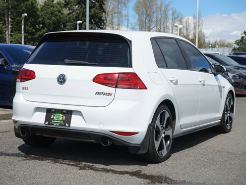 Used 2017 Volkswagen GTI SE image 4