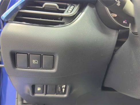 Used 2019 Toyota C-HR XLE image 31