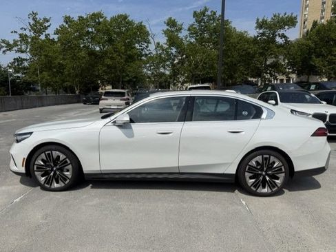 Used 2024 BMW 530i xDrive w/ Premium Package AWD/4WD image 5
