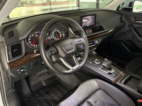 Used 2019 Audi Q5 2.0T Premium w/ Convenience Package image 3