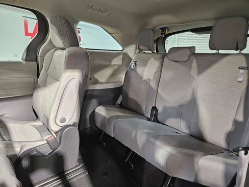 Used 2023 Toyota Sienna LE w/ LE Plus Package FWD image 36