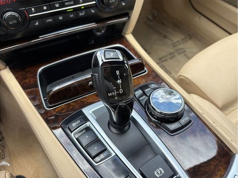 Used 2015 BMW 750Li RWD image 38