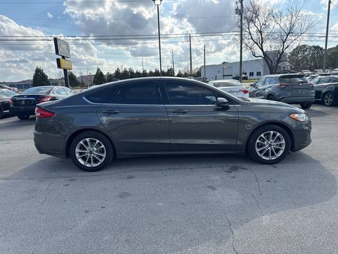 Used 2020 Ford Fusion SE FWD image 5
