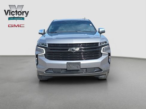 Used 2021 Chevrolet Suburban Premier w/ Premium Package AWD/4WD image 2