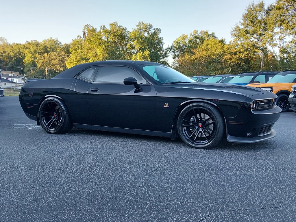 Used 2016 Dodge Challenger R/T Scat Pack w/ Leather Interior Group RWD image 2