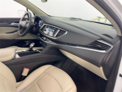 Used 2018 Buick Enclave Premium image 32