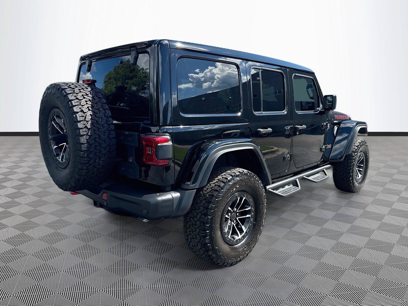 Used 2024 Jeep Wrangler Unlimited Rubicon AWD/4WD image 7