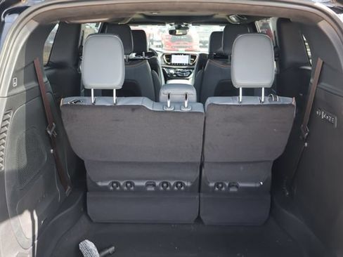 New 2027 Chrysler Pacifica Pinnacle w/ Theater Group FWD image 7