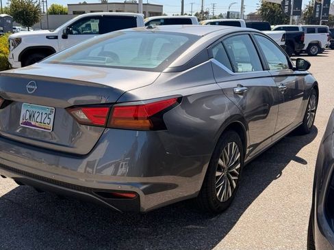 Used 2024 Nissan Altima 2.5 SV FWD image 4