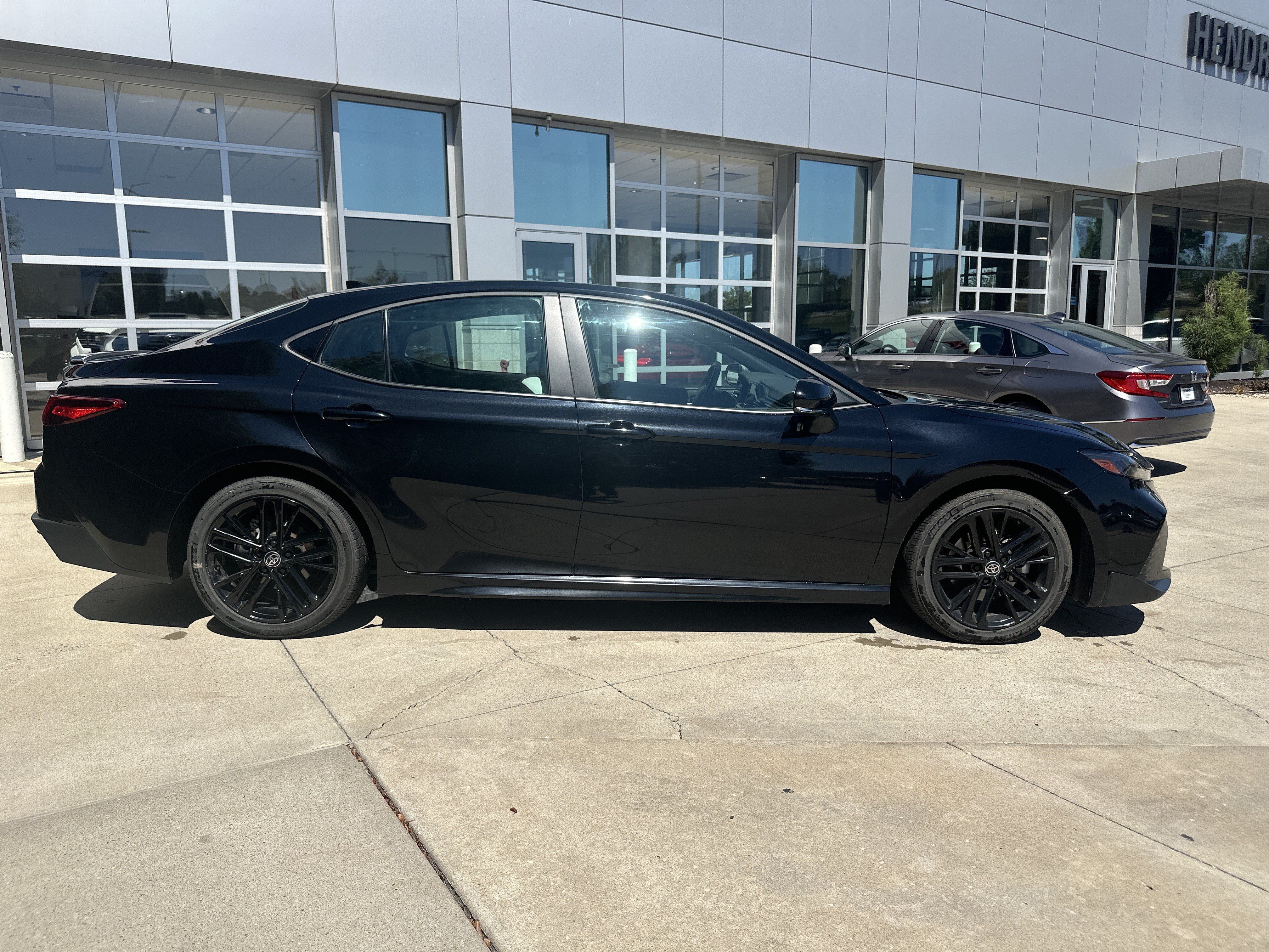Used 2025 Toyota Camry SE w/ Convenience Package FWD image 10