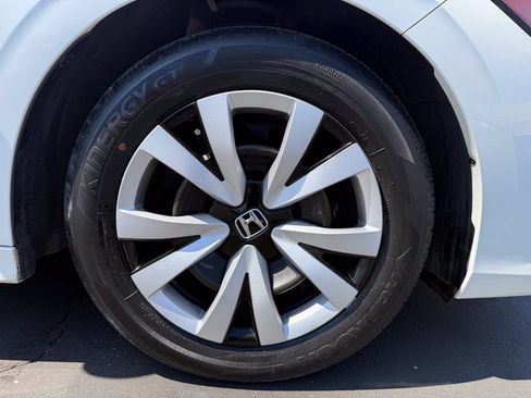 Used 2022 Honda Civic LX image 9