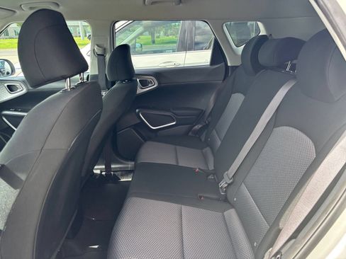 Used 2025 Kia Soul LX w/ LX Technology Package FWD image 22