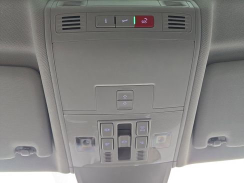 Used 2024 Volkswagen Tiguan Wolfsburg Edition image 34