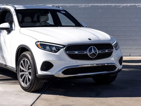 Used 2026 Mercedes-Benz GLC 300 image 3
