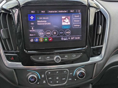 Used 2022 Chevrolet Traverse RS image 27