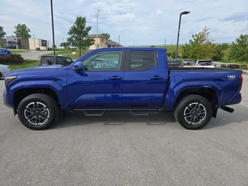 Used 2024 Toyota Tacoma 4x4 Double Cab image 2