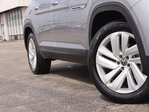 Certified 2023 Volkswagen Atlas Cross Sport SE w/ Panoramic Sunroof Package image 3