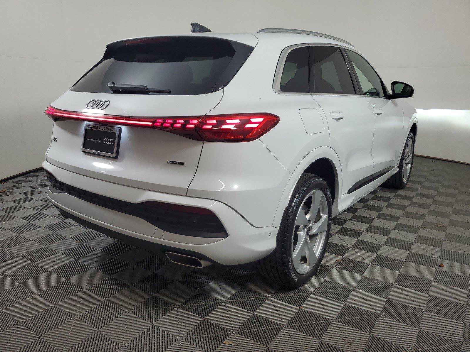 Used 2025 Audi Q5 Premium AWD/4WD image 6