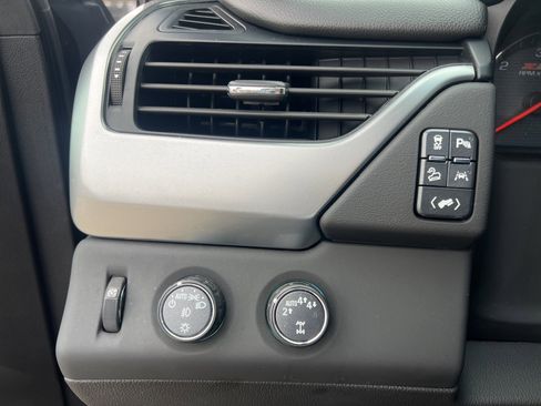 Used 2020 Chevrolet Tahoe LT w/ Luxury Package image 21