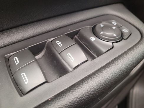 Used 2024 GMC Terrain SLT image 27