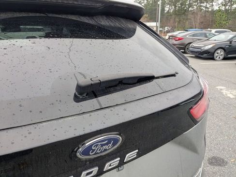 Used 2022 Ford Edge SEL image 16