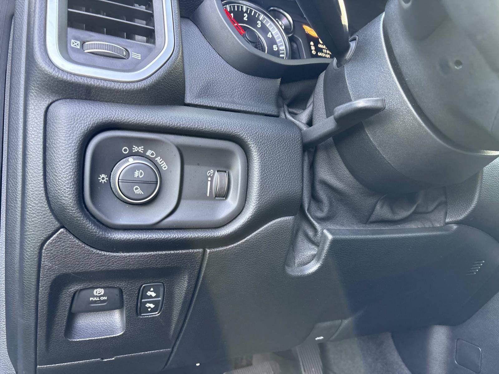 Used 2020 RAM 1500 Big Horn RWD image 32