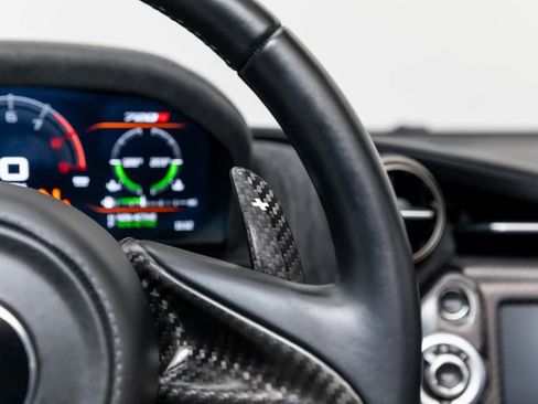 Used 2023 McLaren 720S Spider image 29