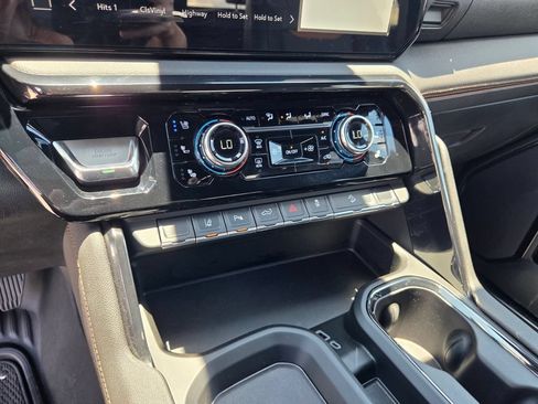 Used 2024 GMC Sierra 2500 AT4 AWD/4WD image 23