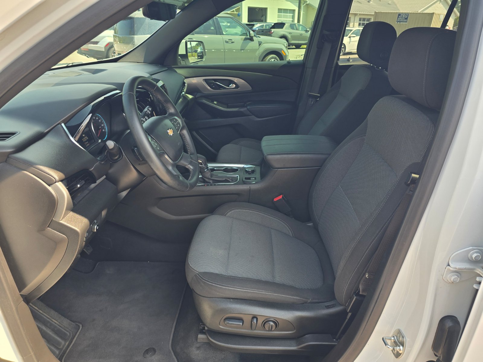 Used 2023 Chevrolet Traverse LT FWD image 13