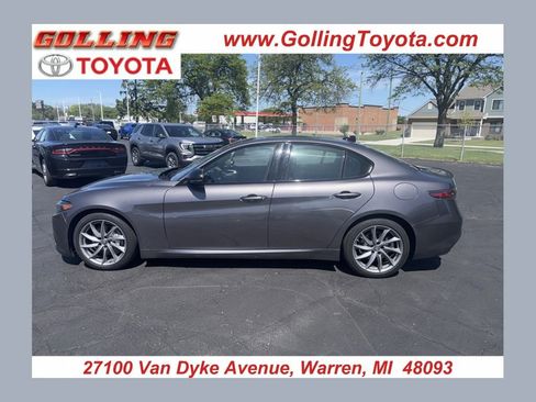Used 2025 Alfa Romeo Giulia w/ Driving Assist Package RWD image 1