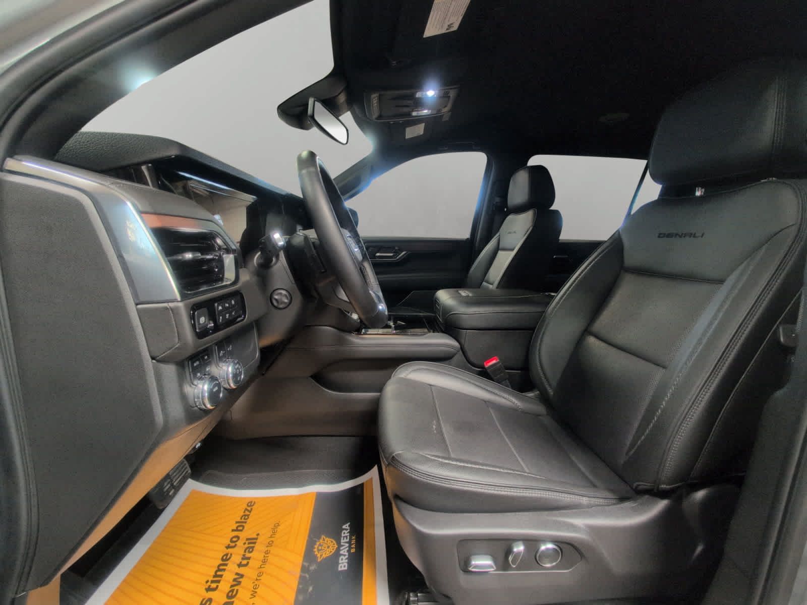 Used 2025 GMC Yukon XL Denali AWD/4WD image 9