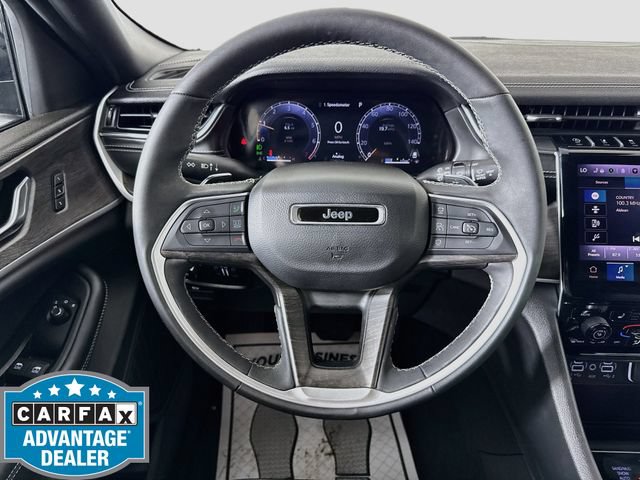 Used 2024 Jeep Grand Cherokee Limited w/ Black Appearance Package AWD/4WD image 11