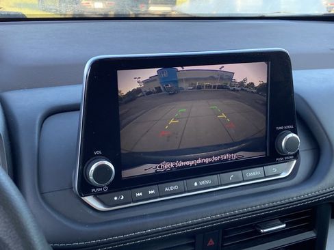 Used 2023 Nissan Rogue SV FWD image 26