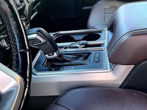 Used 2017 Ford F150 Platinum w/ Equipment Group 701A Luxury image 19