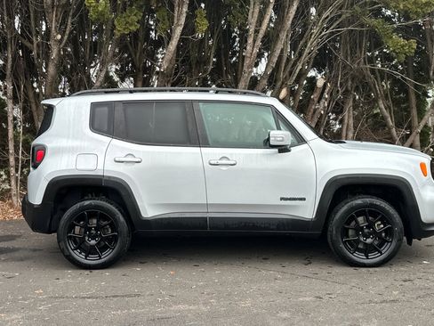Used 2020 Jeep Renegade Altitude image 3