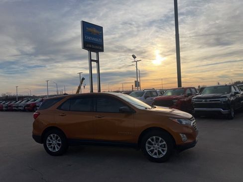 Used 2018 Chevrolet Equinox LS image 9
