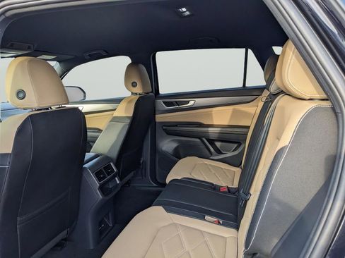 Certified 2025 Volkswagen Atlas Cross Sport SE image 16