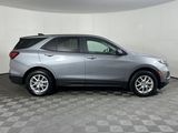 Used 2023 Chevrolet Equinox LS w/ LS Convenience Package image 4